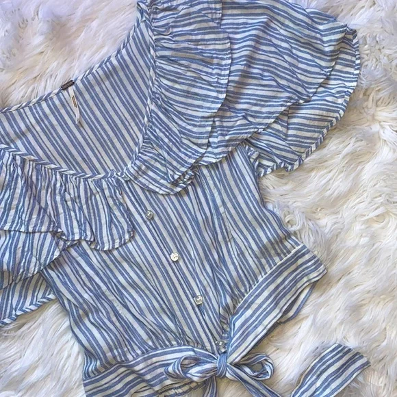 🤍HP🎀[ FP ] The Rosemary Ruffle Top - Picture 2 of 11